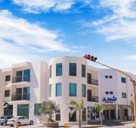 La Lola Hotel &...