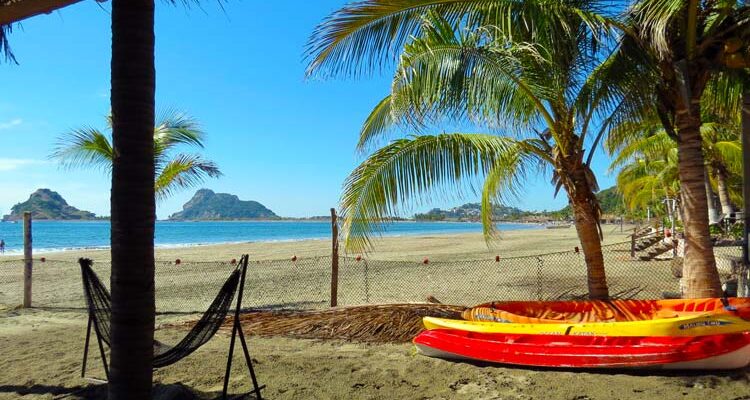 Playa-Isla-de-la-Piedra-Mazatlan