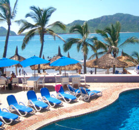 Suites Las Flores Be...
